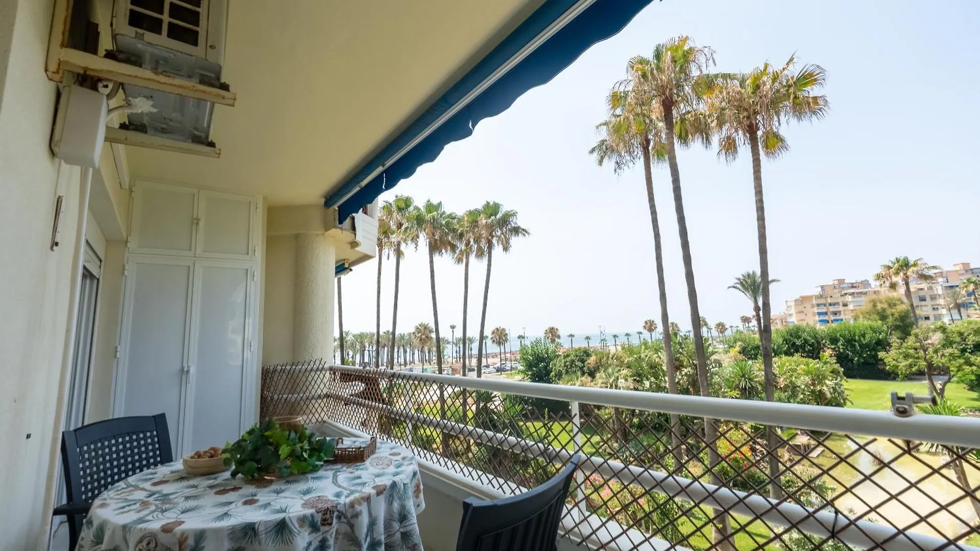 Natera Costa Golf Exclusive Beachfront Apartment Торремолинос